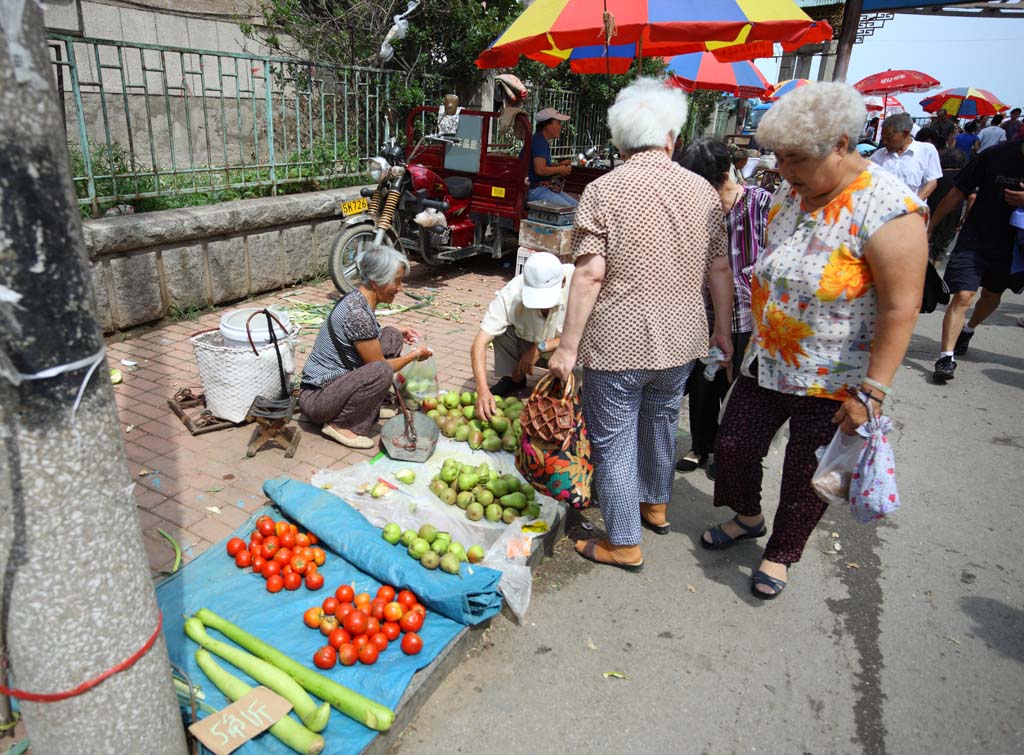 Foto, materieel, vrij, landschap, schilderstuk, bevoorraden foto,Een diepe rode profijt markt, Markt, Straat stal, Boodschappend doend, Leven