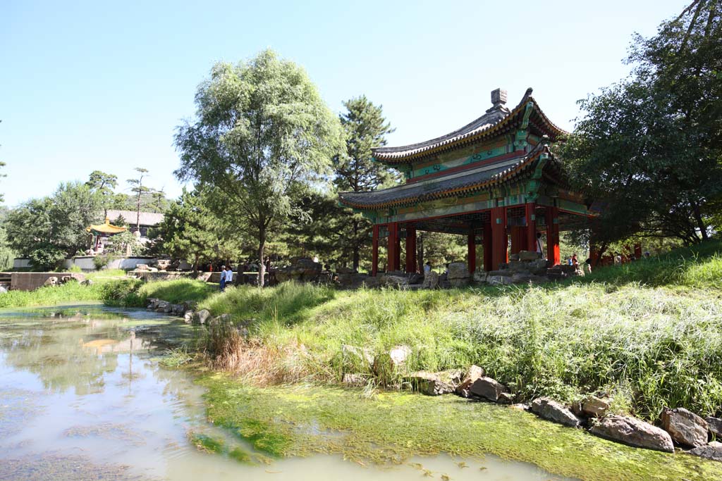 photo,material,free,landscape,picture,stock photo,Creative Commons,Summering mountain cottage tanka feast on the curve of a river bank load incense, rock, An arbor, Rich coloring, Ch'ing