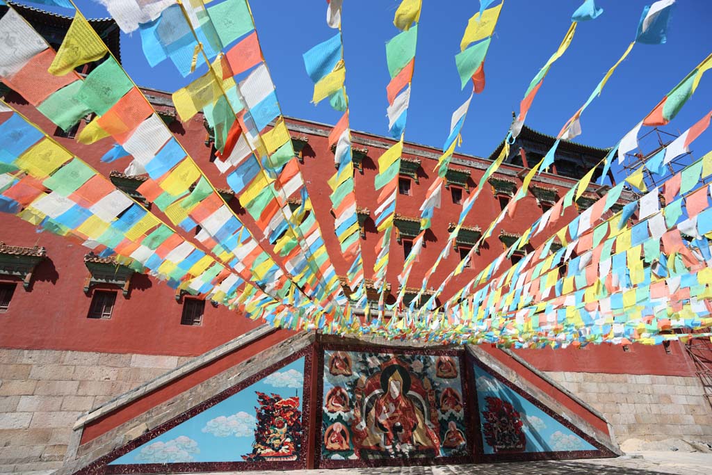 Foto, materiell, befreit, Landschaft, Bild, hat Foto auf Lager,XumiFushouTemple Rougeeinstellung, , Zinnoberrot, blauer Himmel, Tibetanischer Buddhismus