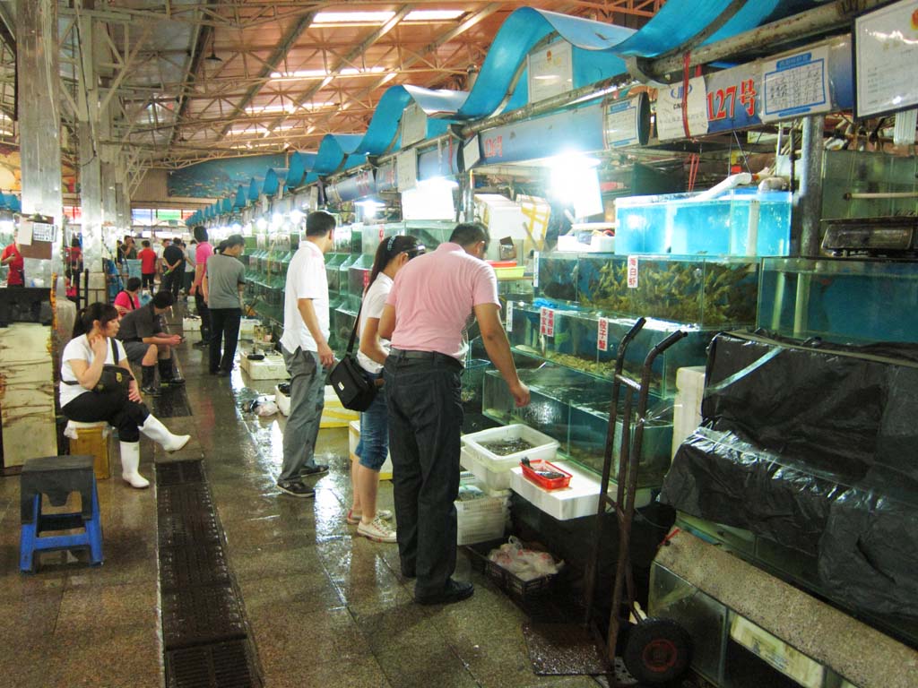 Foto, materiell, befreit, Landschaft, Bild, hat Foto auf Lager,Ein stlicher Randmarkt, Geschft, Markt, Fische kaufen ein, Es ist lebhaft