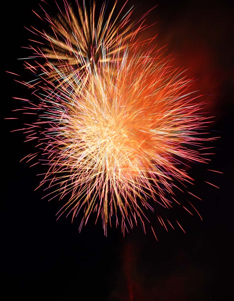 Foto, materiell, befreit, Landschaft, Bild, hat Foto auf Lager,Tama-Fluss Feuerwerk Demonstration, Das Starten von Feuerwerk, natrliche Szene oder Gegenstand, der poetischen Charme der Jahreszeit des Sommers hinzufgt, Signalfeuer, Helligkeit