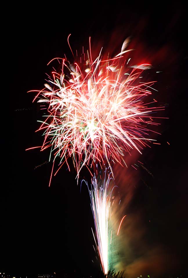 foto,tela,gratis,paisaje,fotografa,idea,Demostracin de fuegos artificiales de ro de Tama, Fuegos artificiales de lanzamiento, Lugar natural o centro que aaden el encanto potico a la estacin del verano, Fuego de seal, Luminosidad