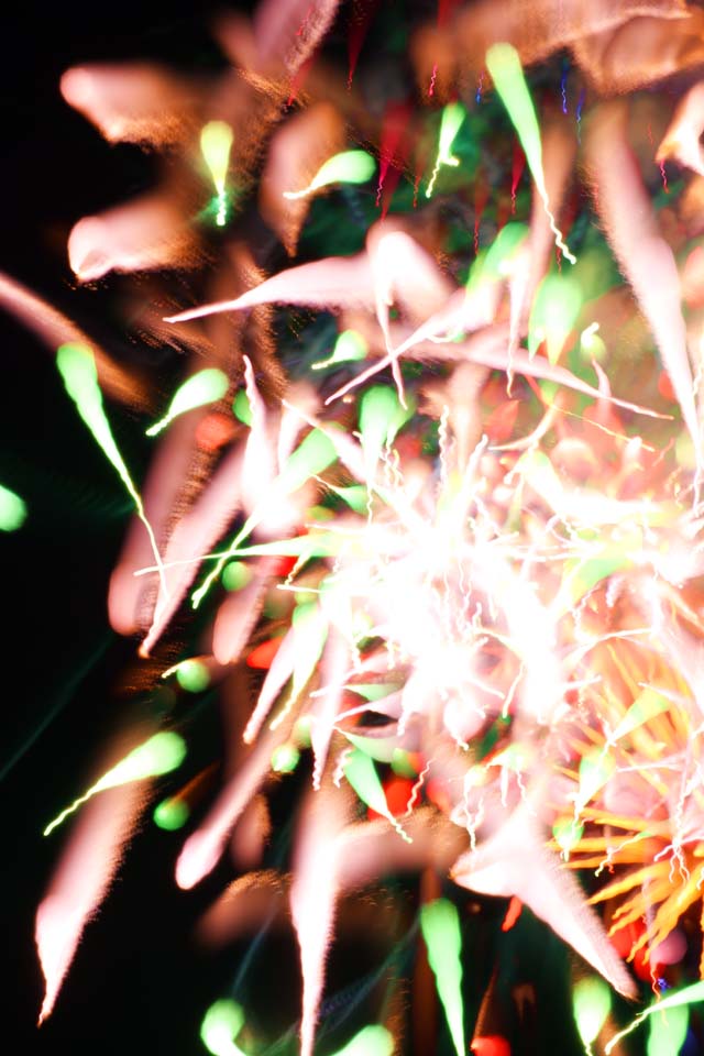 Foto, materiell, befreit, Landschaft, Bild, hat Foto auf Lager,Tama-Fluss Feuerwerk Demonstration, Das Starten von Feuerwerk, natrliche Szene oder Gegenstand, der poetischen Charme der Jahreszeit des Sommers hinzufgt, Signalfeuer, Helligkeit