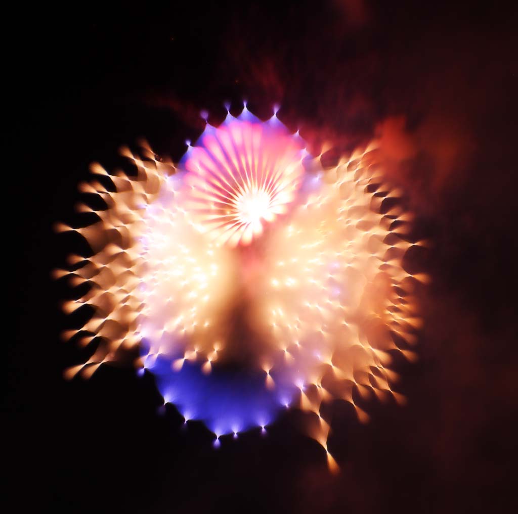 foto,tela,gratis,paisaje,fotografa,idea,Demostracin de fuegos artificiales de ro de Tama, Fuegos artificiales de lanzamiento, Lugar natural o centro que aaden el encanto potico a la estacin del verano, Fuego de seal, Luminosidad