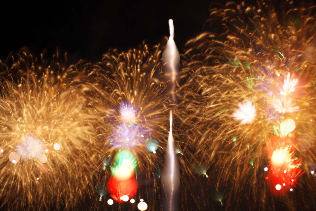 Foto, materieel, vrij, landschap, schilderstuk, bevoorraden foto,Tama River Fireworks Display, Lancerend vuurwerk, Vanzelfsprekende scne of object welk poetische charme naar het seizoen van de zomer toe voegt, Signaal vuur, Helderheid