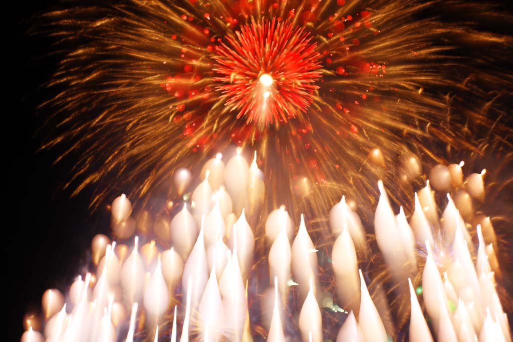 foto,tela,gratis,paisaje,fotografa,idea,Demostracin de fuegos artificiales de ro de Tama, Fuegos artificiales de lanzamiento, Lugar natural o centro que aaden el encanto potico a la estacin del verano, Fuego de seal, Luminosidad