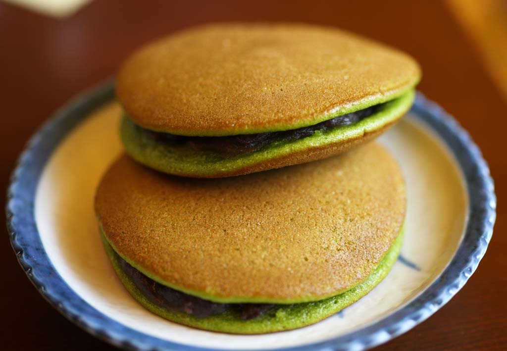 fotografia, materiale, libero il panorama, dipinga, fotografia di scorta,Una frittella di t verde e polverizzata riemp con marmellata di fagiolo, torta, Giapponese dolce, Marmellata di fagiolo, Spolverizzato t verde