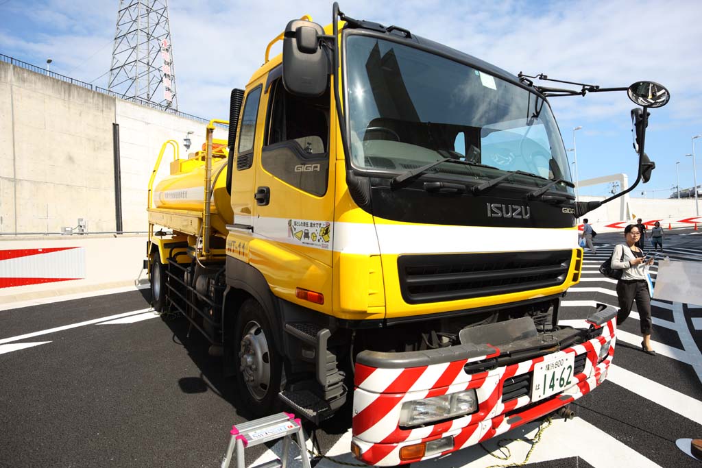 photo,material,free,landscape,picture,stock photo,Creative Commons,Metropolitan expressway maintenance work car, The car which works, truck, Yellow, special work car