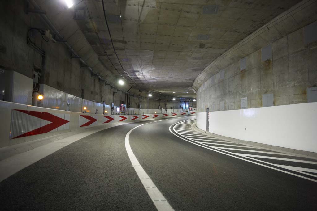 Foto, materiell, befreit, Landschaft, Bild, hat Foto auf Lager,Der Tunnel der Weltstdtischen Schnellstrae, Tunnel, Autobahn, Licht, Ecke