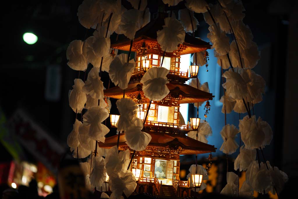 photo,material,free,landscape,picture,stock photo,Creative Commons,Buddhist memorial service many lamps, tower for Taho-nyorai, Many lamps, line, artificial flower