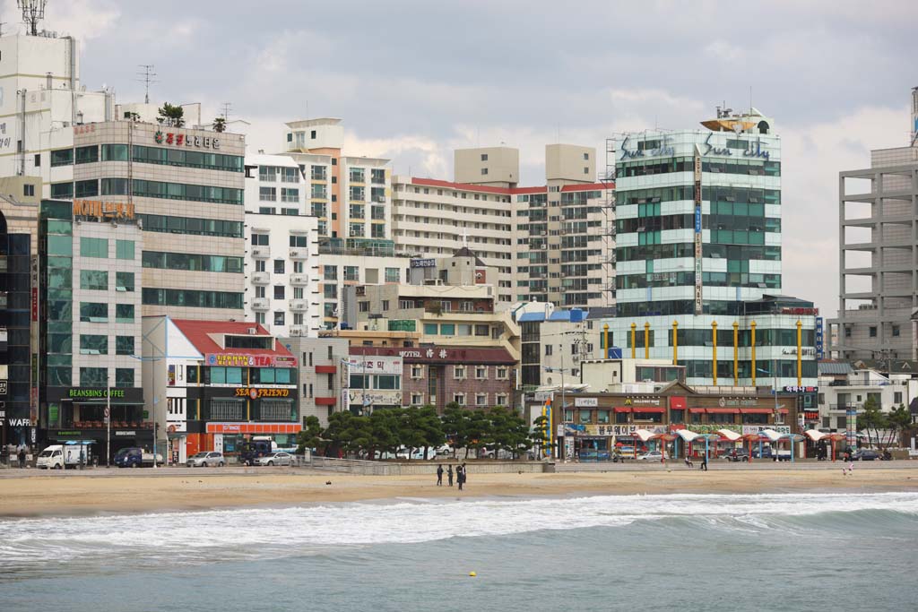 photo,material,free,landscape,picture,stock photo,Creative Commons,Pusan Guangan village, wave, sandy beach, building, The sea