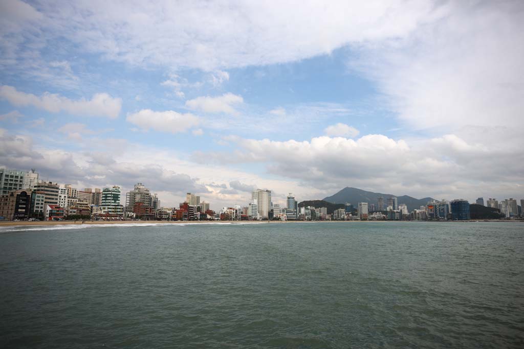 photo,material,free,landscape,picture,stock photo,Creative Commons,Pusan Guangan village, blue sky, sandy beach, building, The sea