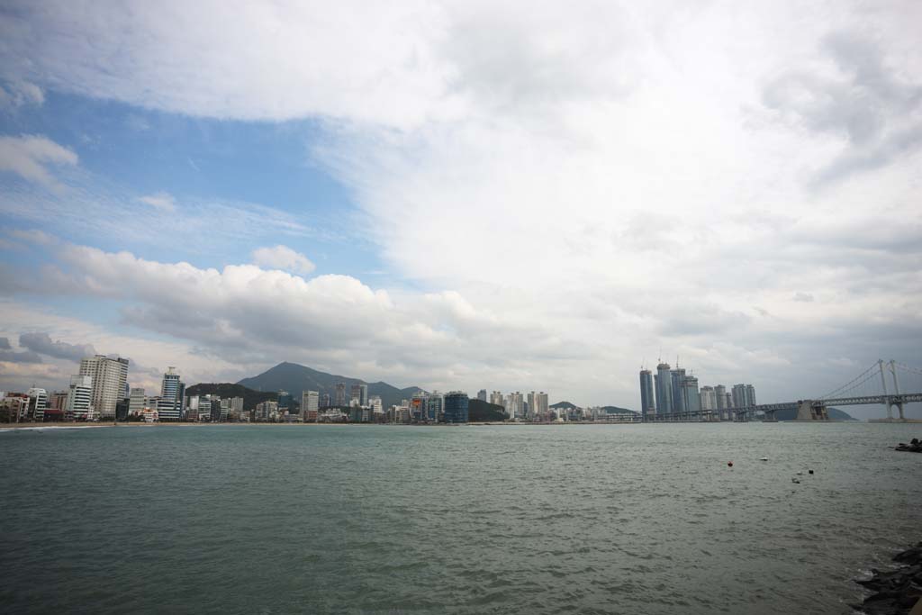 foto,tela,gratis,paisaje,fotografa,idea,Pueblo de Guangan de Pusan, Cielo azul, Playa arenosa, Edificio, El mar