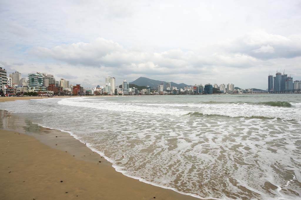 photo,material,free,landscape,picture,stock photo,Creative Commons,Pusan Guangan village, wave, sandy beach, building, The sea