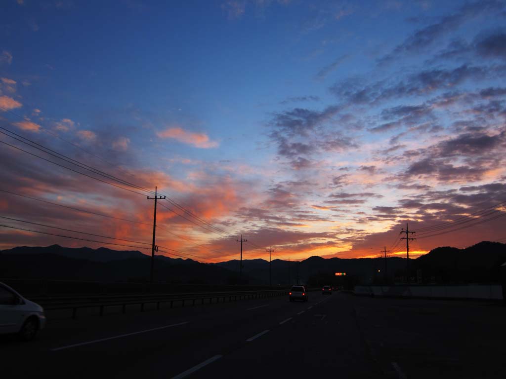 Foto, materiell, befreit, Landschaft, Bild, hat Foto auf Lager,Der Tagesanbruch, Rosarot-rosa Wolken, Ein elektrischer Draht, Strae, Frh am Morgen