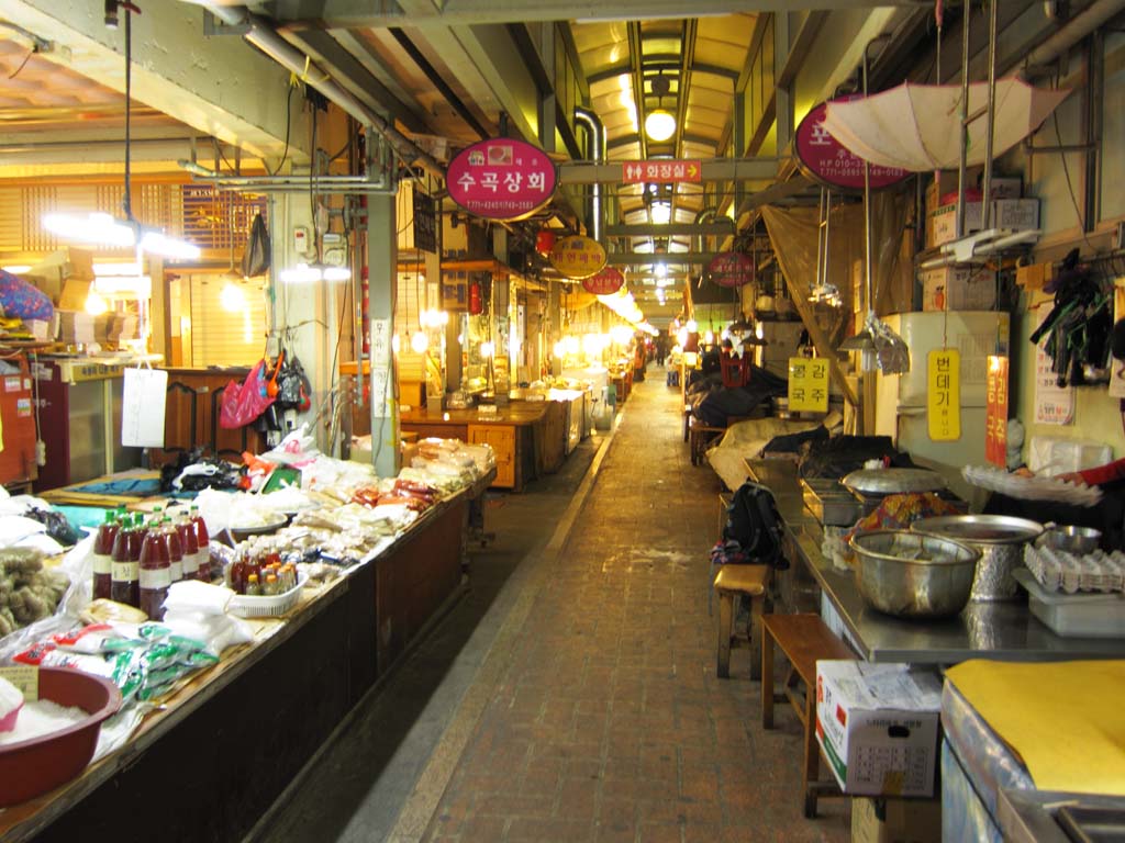 photo,material,free,landscape,picture,stock photo,Creative Commons,Gyeongju market, store, An arcade, market, At night