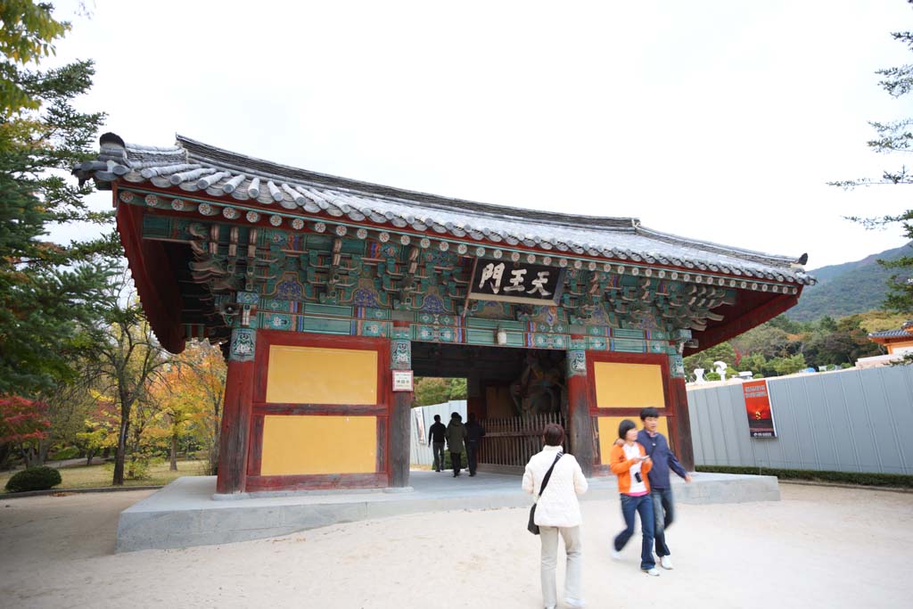 photo,material,free,landscape,picture,stock photo,Creative Commons,The Buddha's land temple Four Devas gate, The gate, Rich coloring, I am painted in red, pattern