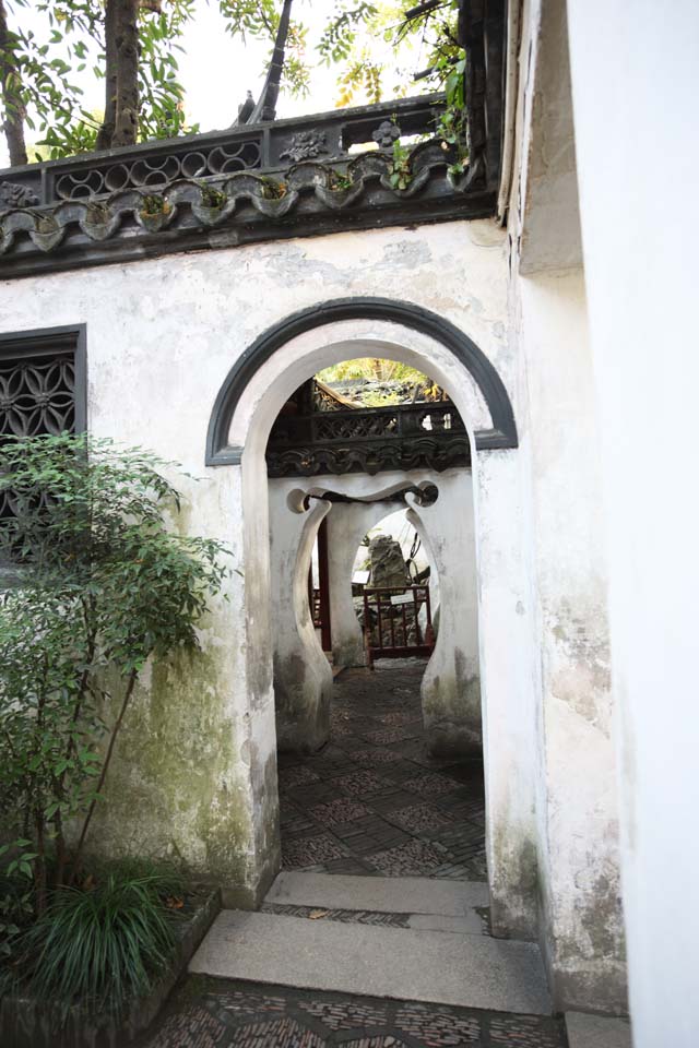 photo,material,free,landscape,picture,stock photo,Creative Commons,The YuGarden gate, Joss house garden, , The gate, Chinese building