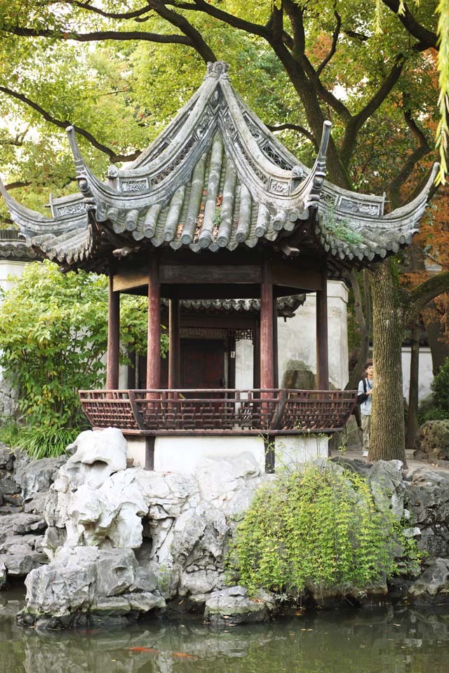photo,material,free,landscape,picture,stock photo,Creative Commons,A YuGarden arbor, Joss house garden, pond, roof, Chinese building