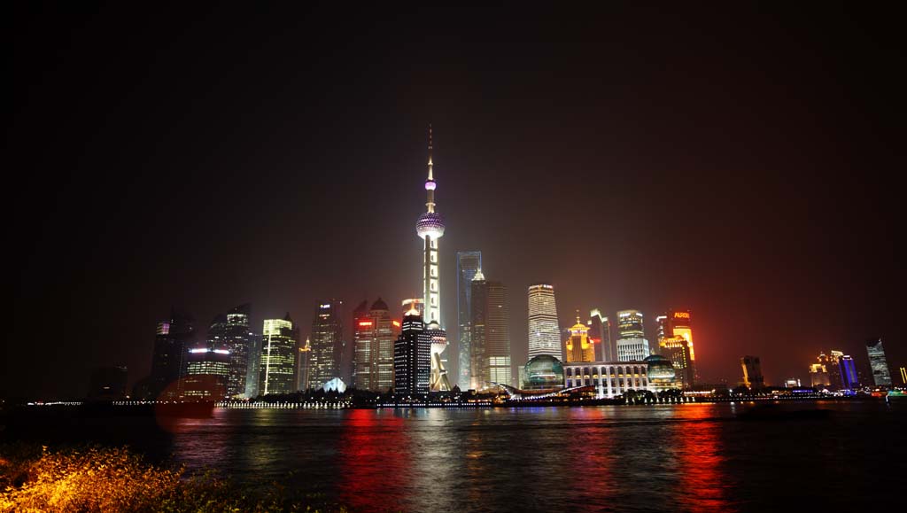 foto,tela,gratis,paisaje,fotografa,idea,Una vista de noche de Shangai, Tren de pelota de luz de este de reloj; una torre, Ro, Nen, Lo enciendo