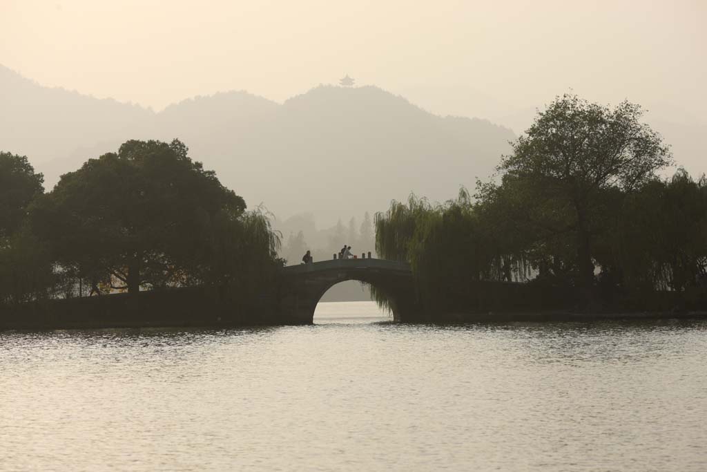 photo,material,free,landscape,picture,stock photo,Creative Commons,Xi-hu lake, ship, Saiko, silhouette, ridgeline