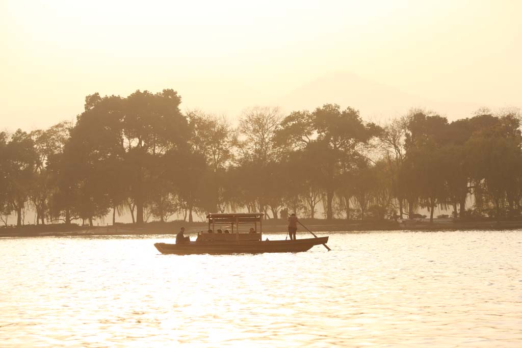 photo,material,free,landscape,picture,stock photo,Creative Commons,Xi-hu lake, At dark, resurrection bank, silhouette, ship