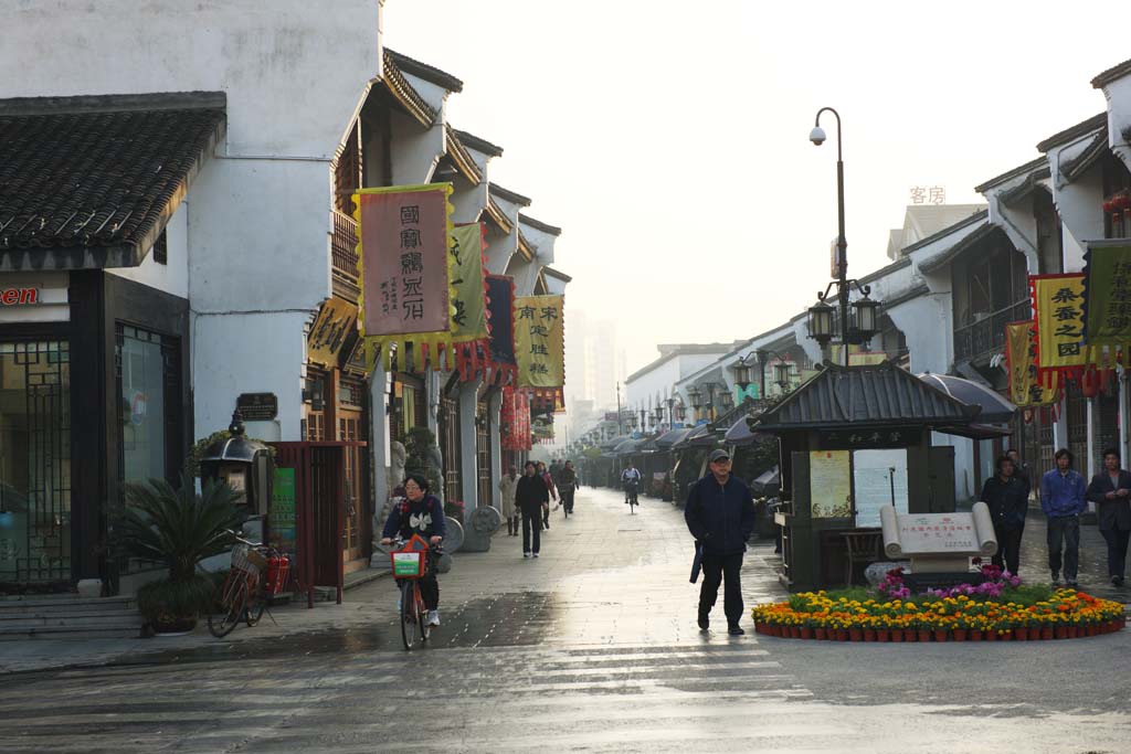 photo,material,free,landscape,picture,stock photo,Creative Commons,River Bo town, shopping district, sauce signboard, stand, bicycle