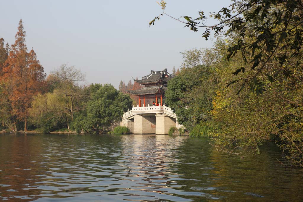 photo,material,free,landscape,picture,stock photo,Creative Commons,A House of music-like load, bridge, bridge tower, surface of a lake, stone bridge