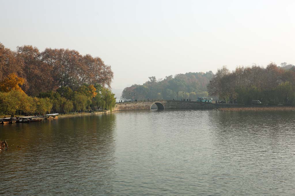 foto,tela,gratis,paisaje,fotografa,idea,Un puente de piedra, Puente, Puente de piedra, Superficie de un lago, Isla