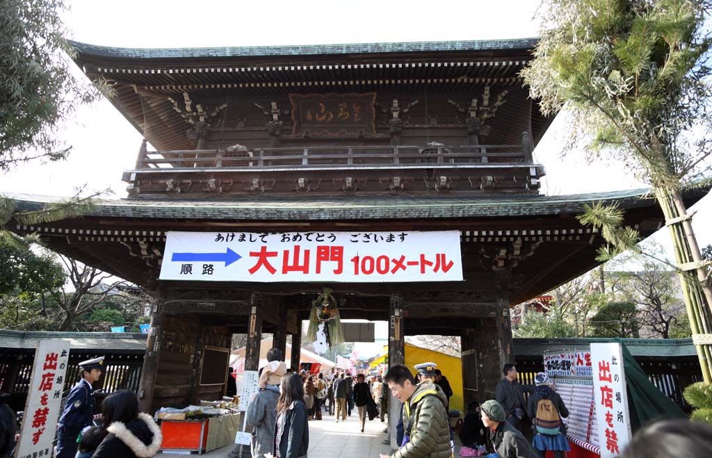 fotografia, materiale, libero il panorama, dipinga, fotografia di scorta,Il cancello di fermezza di Kawasakidaishi, La visita di anno Nuovo ad un sacrario scintoista, adoratore, decorato festone di paglia sacro, Architettura di Buddismo