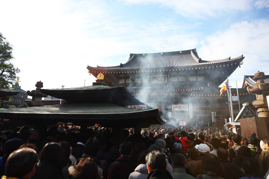 , , , , ,  .,Kawasakidaishi Omoto ,     Shinto shrine, worshiper,     , crest chrysanthemum 