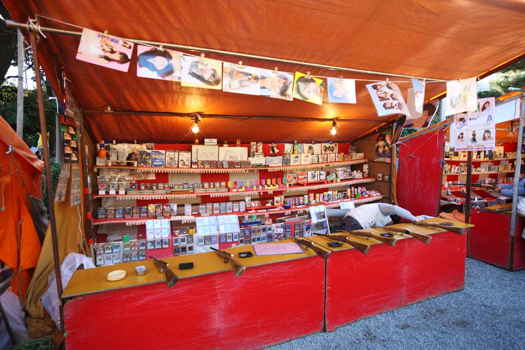 photo,material,free,landscape,picture,stock photo,Creative Commons,Kawasakidaishi, New Year's visit to a Shinto shrine, Target practice, An idol, stand