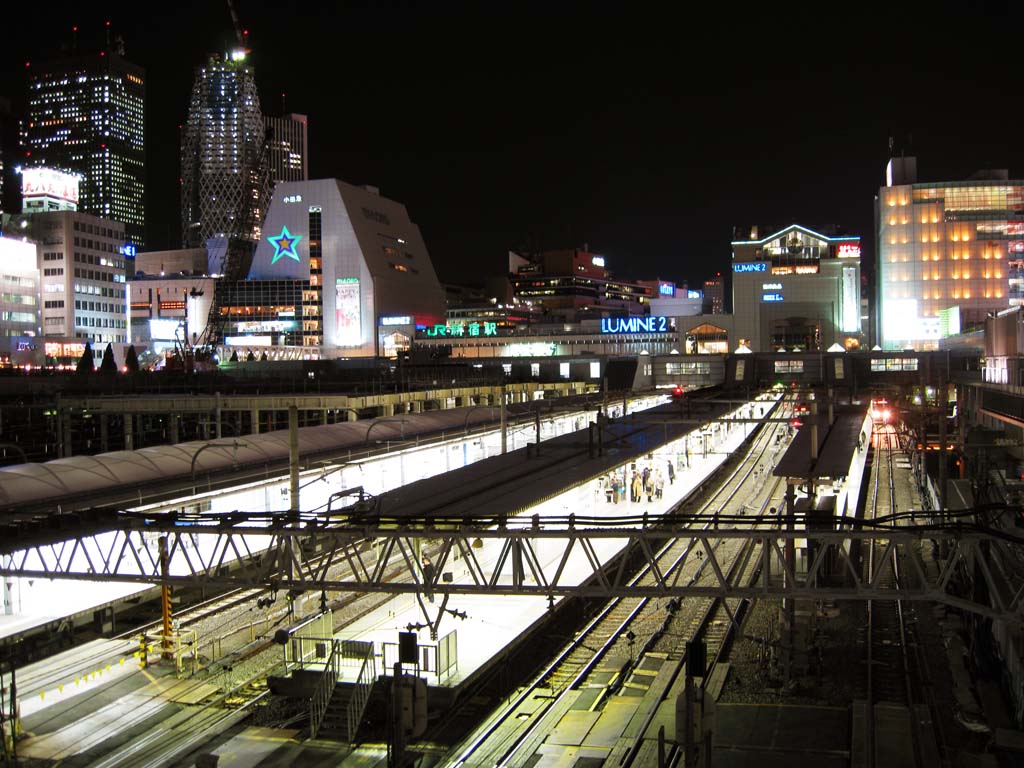 photo,material,free,landscape,picture,stock photo,Creative Commons,Shinjuku Station, LUMINE, high-rise building, platform, track