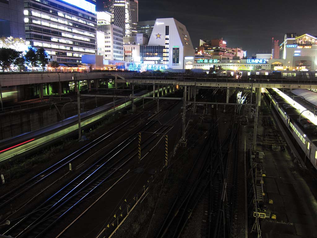 photo,material,free,landscape,picture,stock photo,Creative Commons,A southern terrace, building, station, track, train