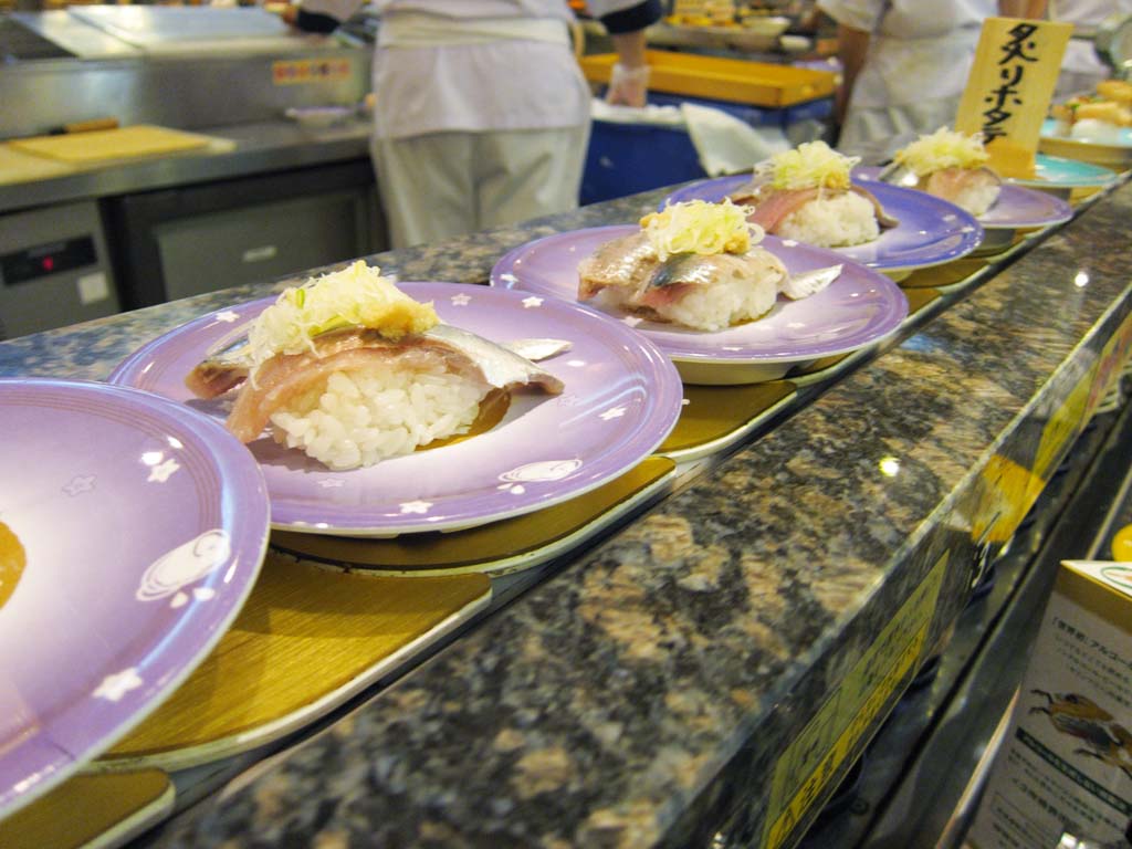 photo,material,free,landscape,picture,stock photo,Creative Commons,Belt-conveyor sushi, glistening-skinned fish, leek, Sardine, Finger sushi