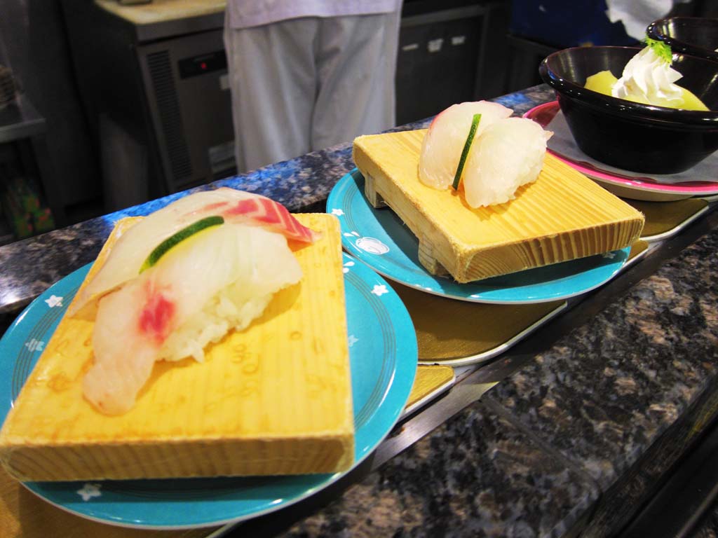 photo,material,free,landscape,picture,stock photo,Creative Commons,Belt-conveyor sushi, sea bream, Citrus sudachi, Thailand, Finger sushi