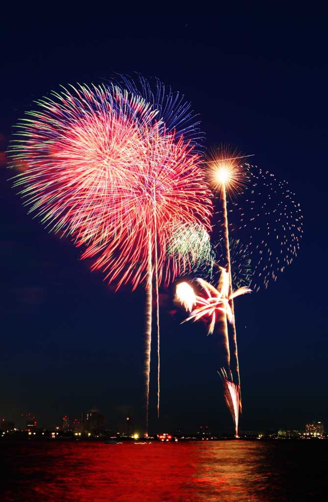 Foto, materiell, befreit, Landschaft, Bild, hat Foto auf Lager,Tokyo Bucht groartiges Feuerwerk, Feuerwerk, Nacht, Abschuss, Ein-Fufeuerwerkball