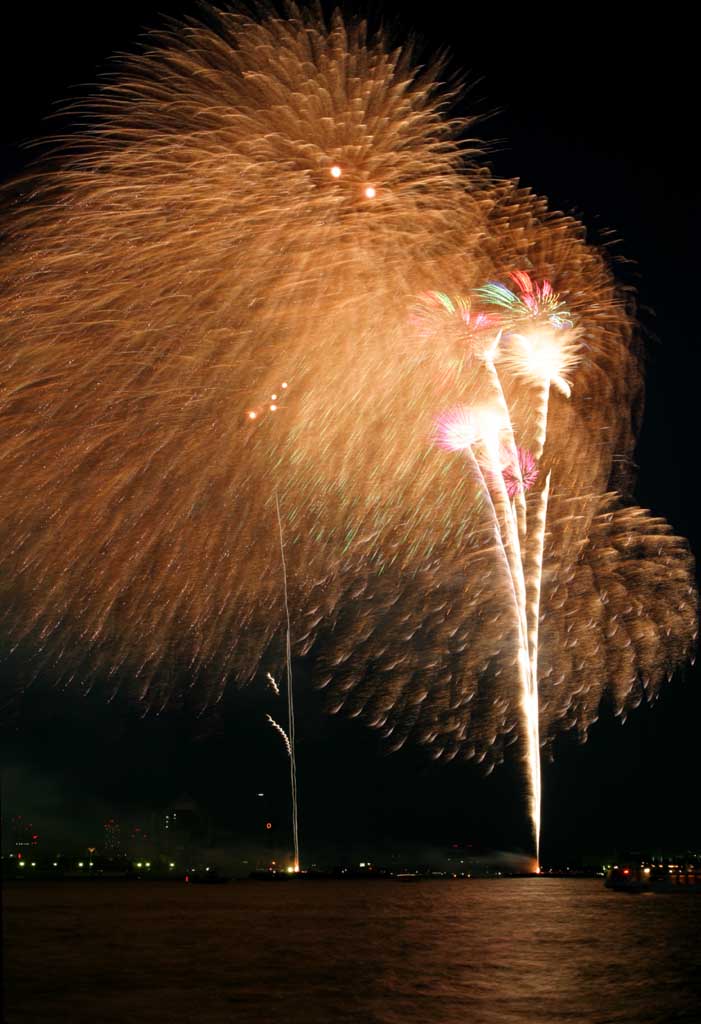 Foto, materiell, befreit, Landschaft, Bild, hat Foto auf Lager,Tokyo Bucht groartiges Feuerwerk, Feuerwerk, Nacht, Abschuss, Ein-Fufeuerwerkball