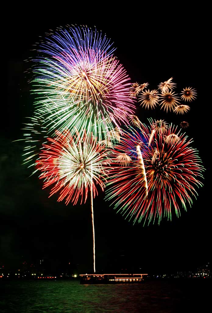 Foto, materiell, befreit, Landschaft, Bild, hat Foto auf Lager,Tokyo Bucht groartiges Feuerwerk, Feuerwerk, Nacht, Abschuss, Ein-Fufeuerwerkball