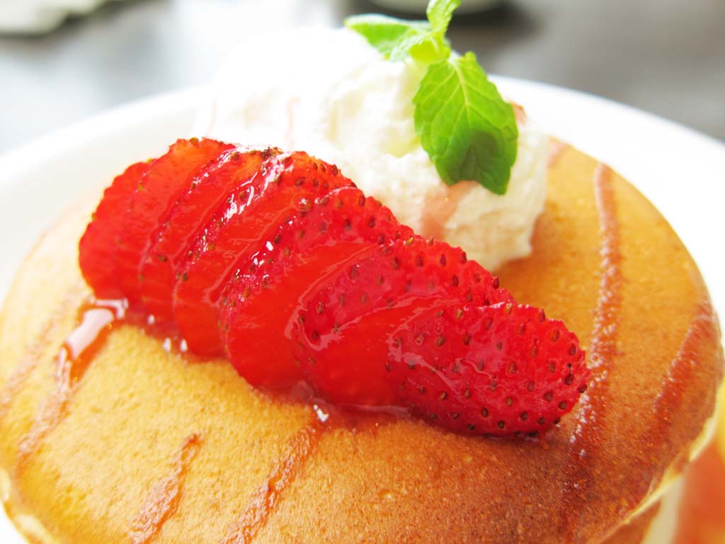 photo,material,free,landscape,picture,stock photo,Creative Commons,A pancake, Sweets, Fresh cream, strawberry, 