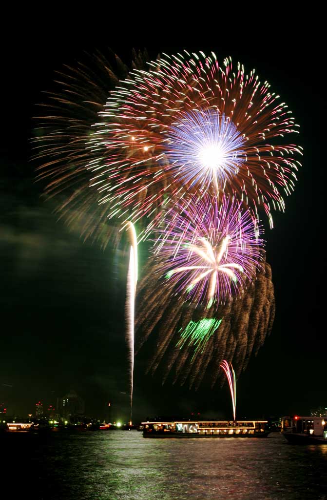 Foto, materiell, befreit, Landschaft, Bild, hat Foto auf Lager,Tokyo Bucht groartiges Feuerwerk, Feuerwerk, Nacht, Abschuss, Ein-Fufeuerwerkball