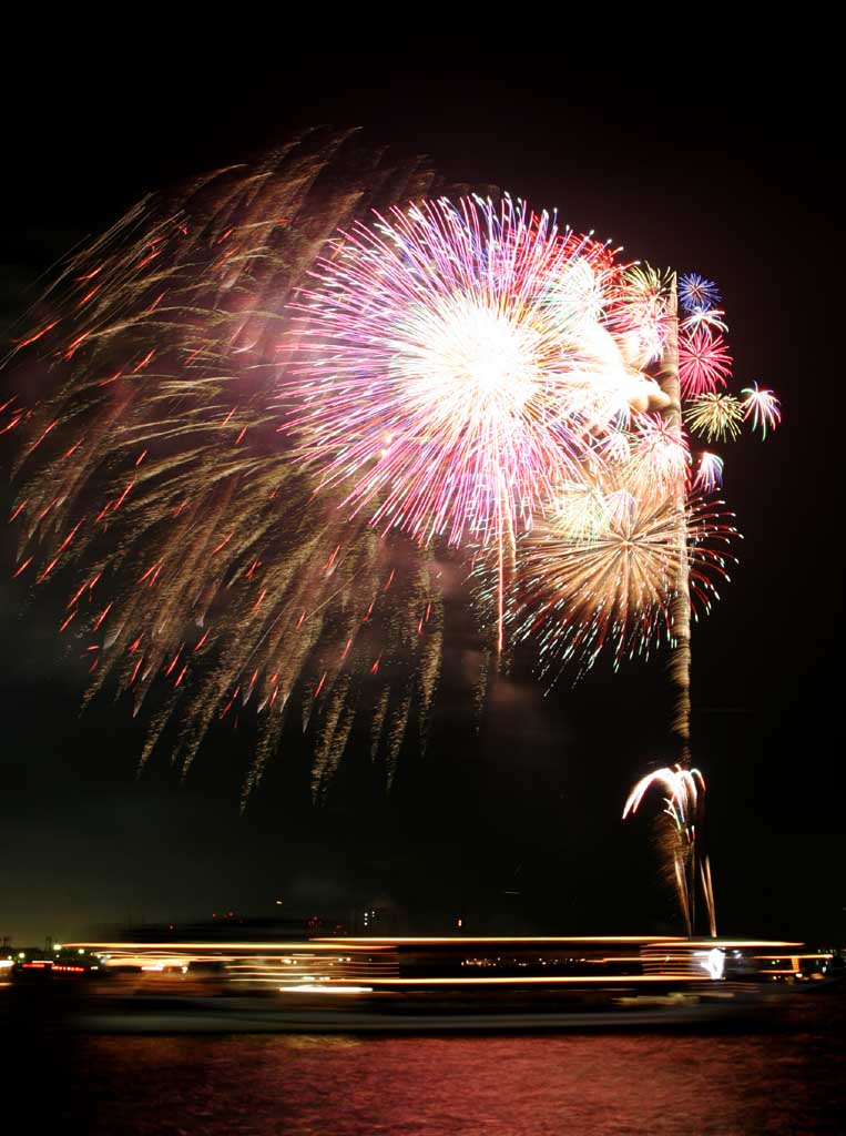 Foto, materiell, befreit, Landschaft, Bild, hat Foto auf Lager,Tokyo Bucht groartiges Feuerwerk, Feuerwerk, Nacht, Abschuss, Ein-Fufeuerwerkball