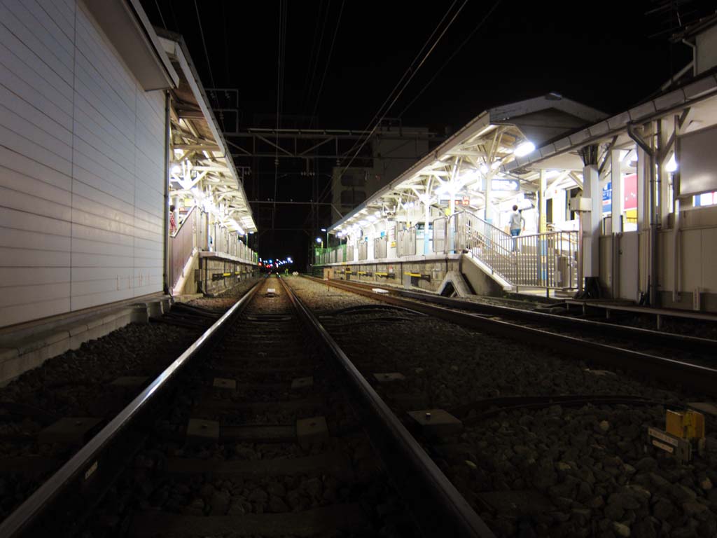 photo,material,free,landscape,picture,stock photo,Creative Commons,A night station, railroad, track, platform, 