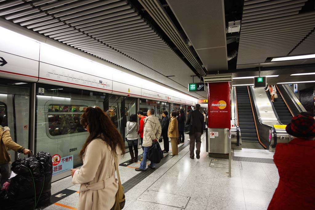 Foto, materiell, befreit, Landschaft, Bild, hat Foto auf Lager,Eine U-Bahn nach Hause, Eisenbahn, U-Bahn, Eine Rolltreppe, 