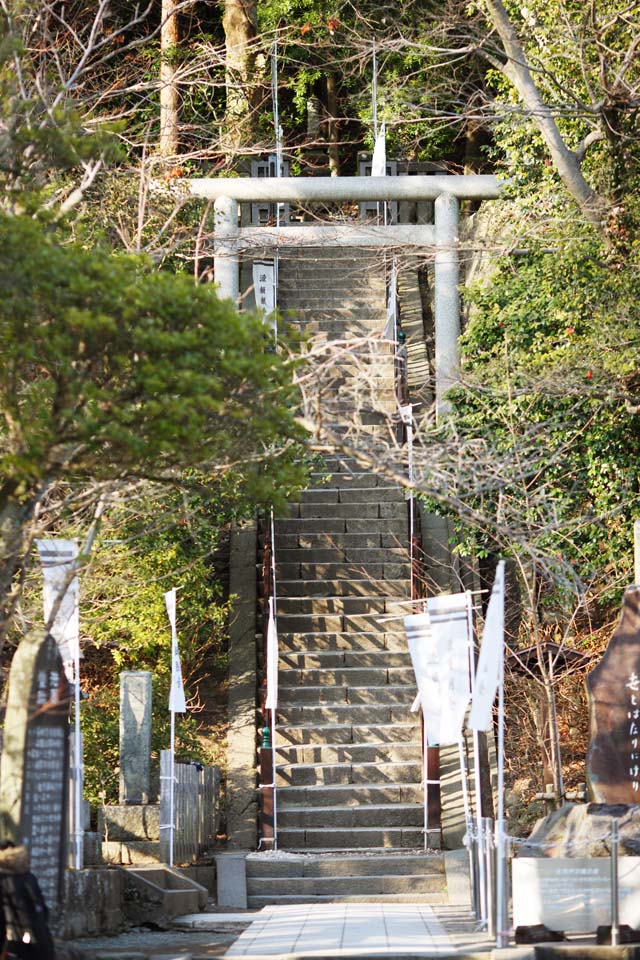 Foto, materiell, befreit, Landschaft, Bild, hat Foto auf Lager,Das Grab von Yoritomo Minamoto, ernst, Turm fr die Ruhe der Seelen, Kamakura, Herbst von einem Pferd