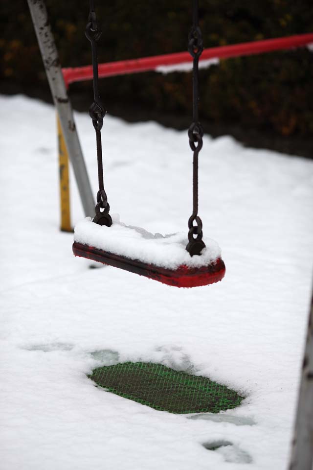 Foto, materieel, vrij, landschap, schilderstuk, bevoorraden foto,Een besneeuwd geswingd, Speelplaats apparatuur, , , 