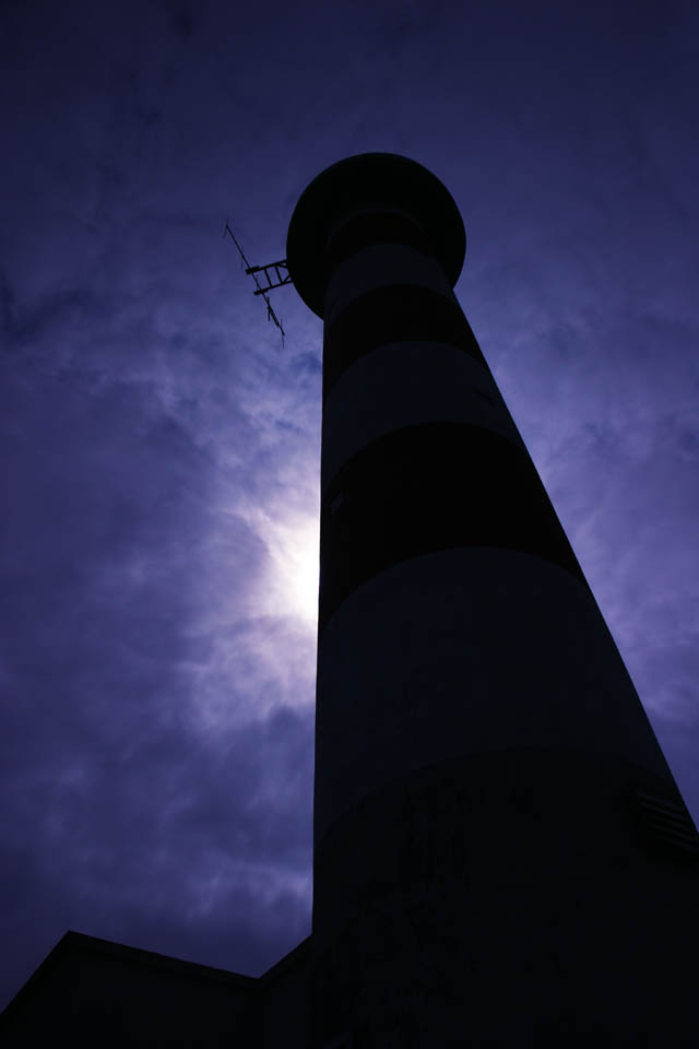 foto,tela,gratis,paisaje,fotografa,idea,Faro mientras su luz gira., Faro, Nube, Sol, Silueta