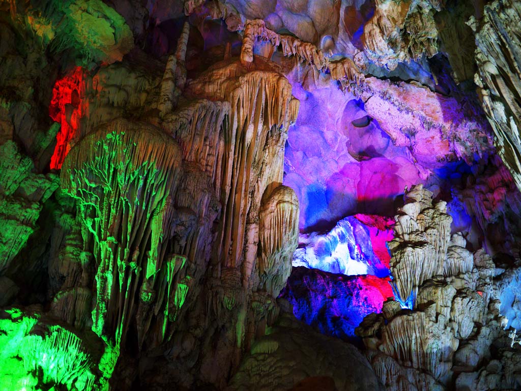 photo,material,free,landscape,picture,stock photo,Creative Commons,Halong Bay Tien Kung cave, , , , 