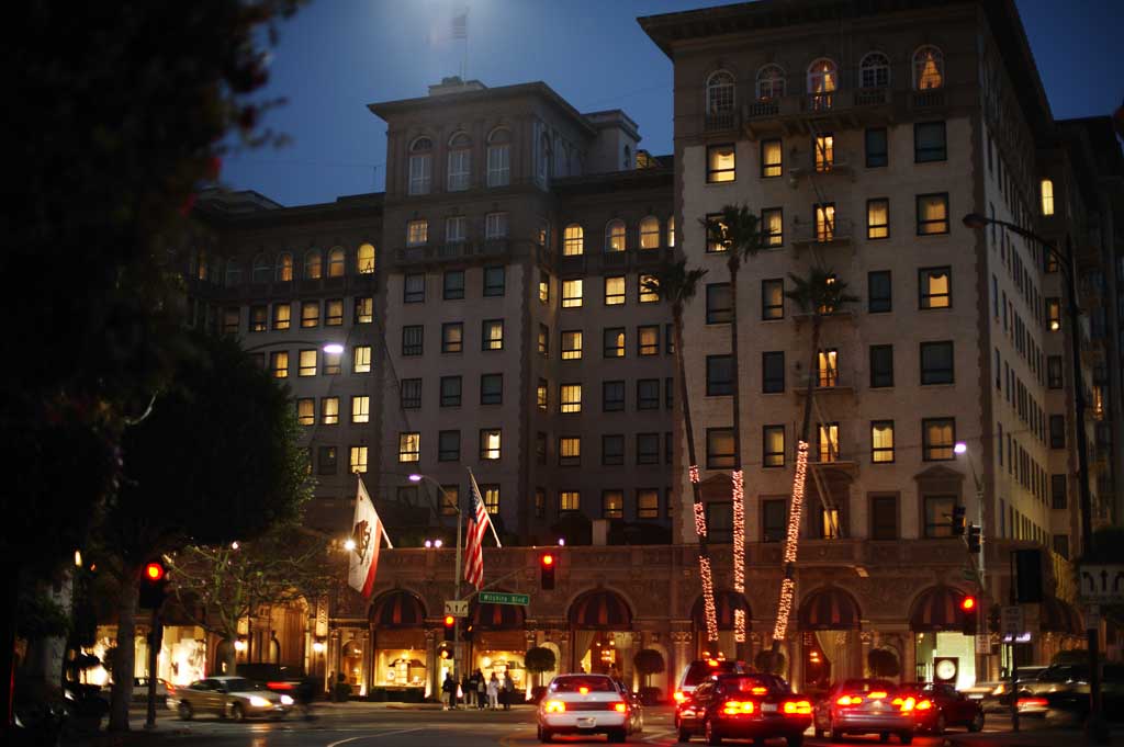 photo,material,free,landscape,picture,stock photo,Creative Commons,Western-style architecture at dusk, lighting, window, car, luxury building