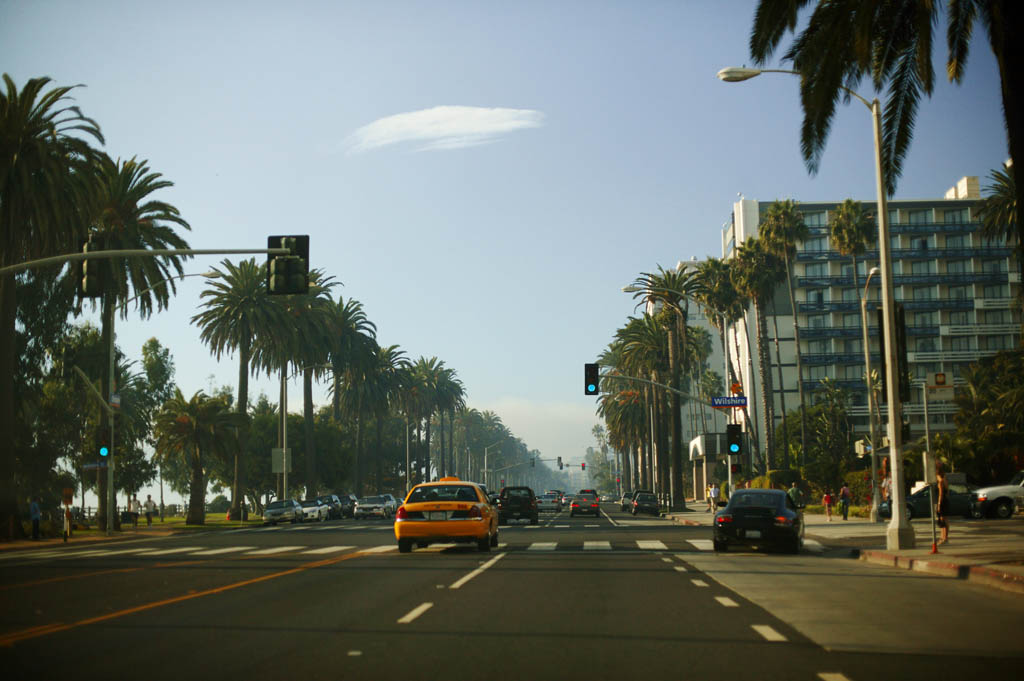 photo,material,free,landscape,picture,stock photo,Creative Commons,Seaside line, roadway, coastline, asphalt, traffic signal